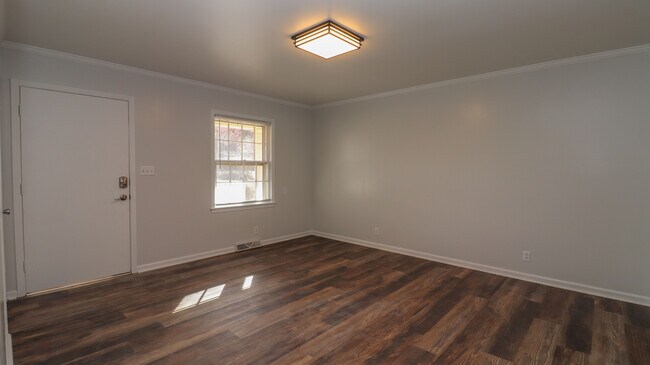 Building Photo - 725 Carlton St