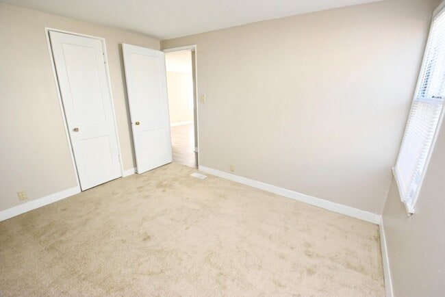 Building Photo - Remodeled, 2 bedroom South Bend IN home
