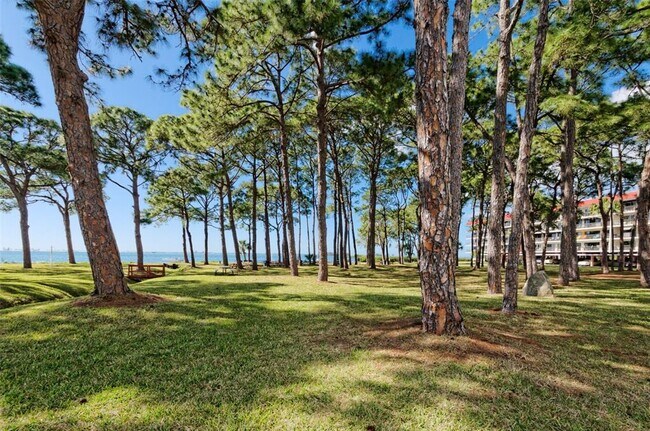 Building Photo - 2700 Bayshore Blvd