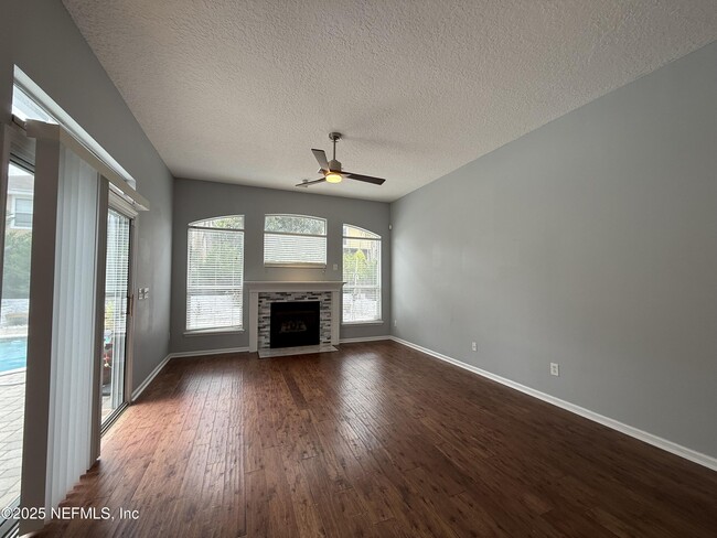 Building Photo - 1319 N Kyle Way