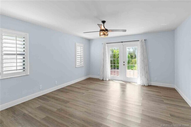 Building Photo - 2385 SW Creekside Dr