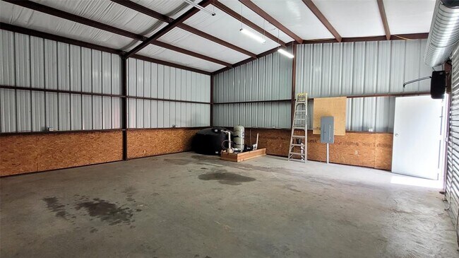 Building Photo - 9420 Greenwood Dr