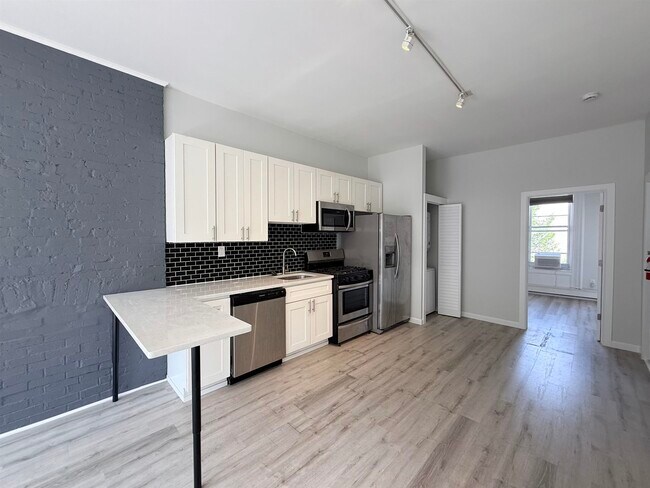 Primary Photo - 332 Communipaw Ave
