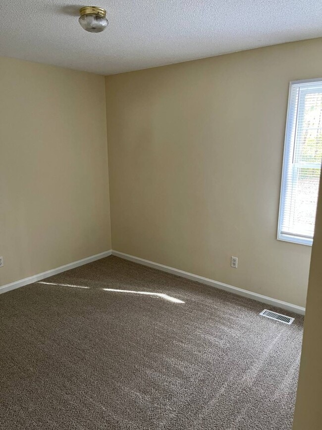 Building Photo - 1441 Smokey Mountain Dr