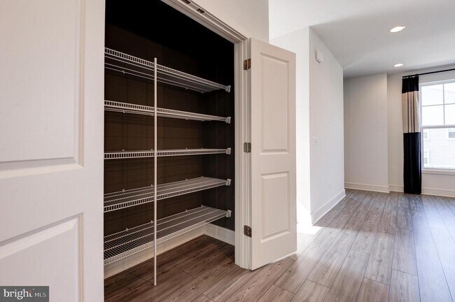 Building Photo - 135 Wake Robin Ct