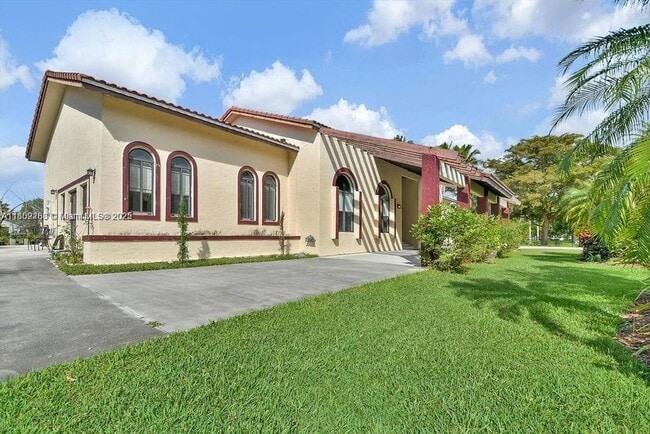 Building Photo - 5425 SW 190th Ave