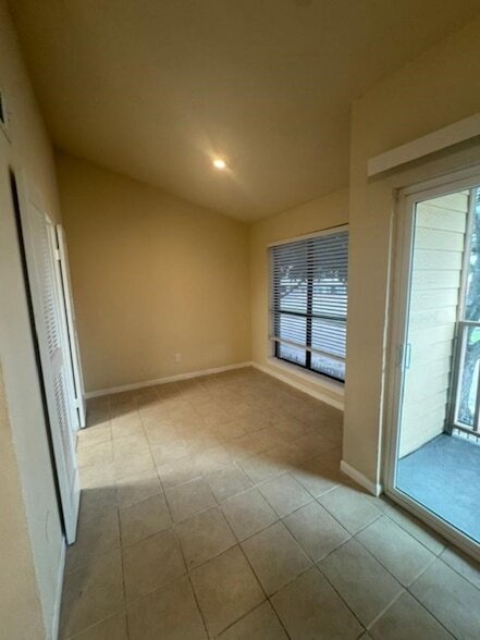 Building Photo - 16111 Aspenglen Dr