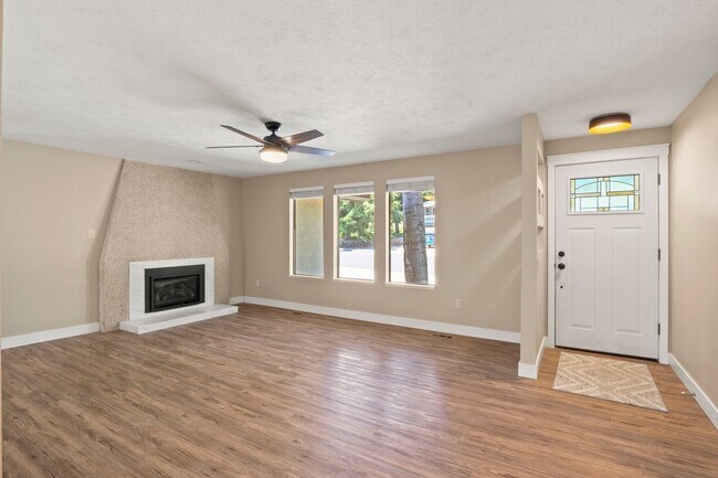 Building Photo - 4 Bed 3 Bath Home in Cul-de-sac with Massive 18X40 insulated shop