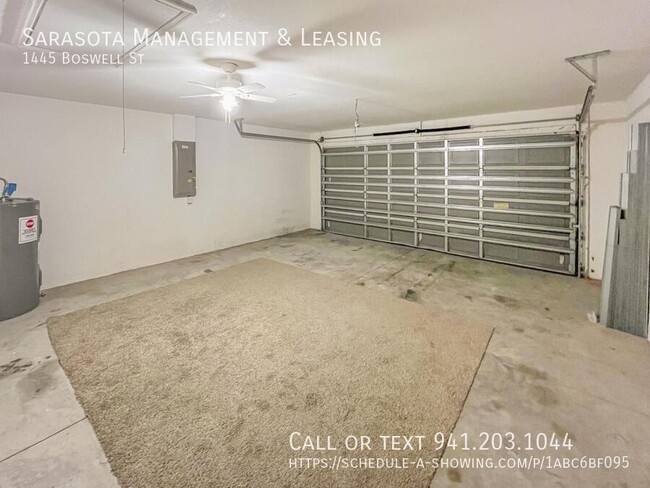 Building Photo - Spacious 3 Bed, 2 Bath with Den in the Nor...