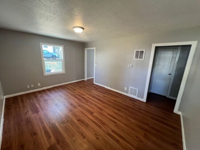 Building Photo - A Great 3BD/1BA Single Family Home!