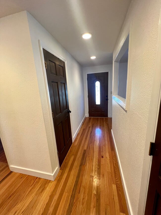 Building Photo - 2570 Aztec Ave