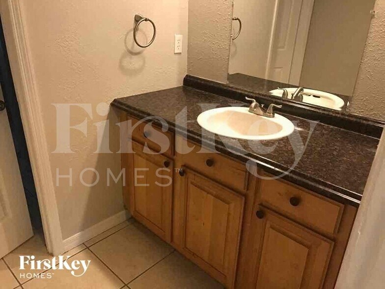 Building Photo - 617 Fisher Ct