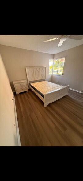 Building Photo - 330 NW 67th St