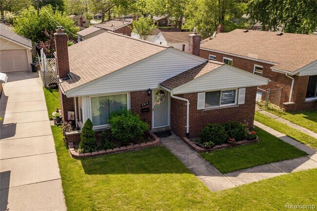 Building Photo - Beautiful Home in Dearborn Heights