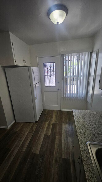 Building Photo - 11030 Moorpark St