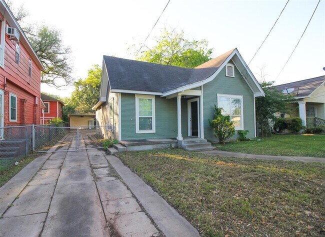 Building Photo - 705 N Rusk St