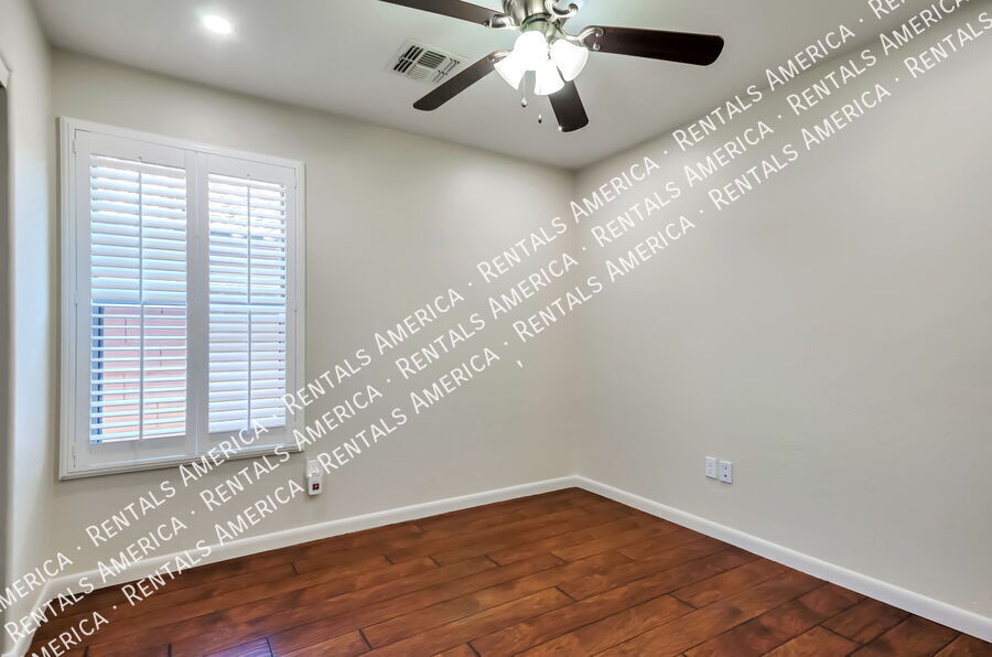 Building Photo - 219 W Calle Patio Lindo