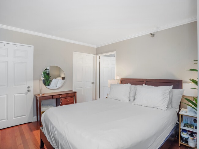 Building Photo - 127 Greyrock Pl