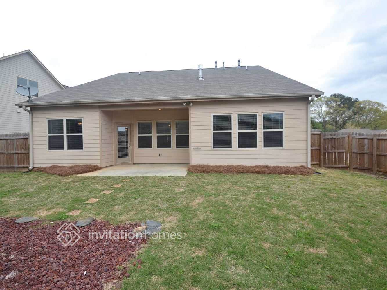 Building Photo - 3968 Sovereign Dr