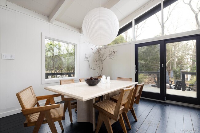 Building Photo - 15 Lake View Ct