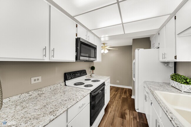 Building Photo - 6340 Americana Dr