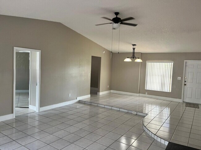 Building Photo - Southwest 45th Terrace, Miami, FL 33175 - ...