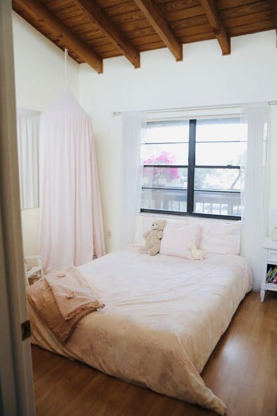 Building Photo - 5201 Orduna Dr