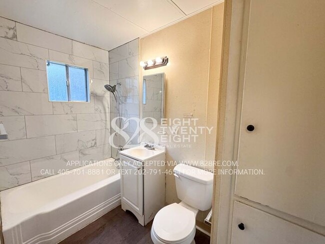 Building Photo - AVAILABLE NOW! Cute 2 Bed/1 Bath Single Fa...
