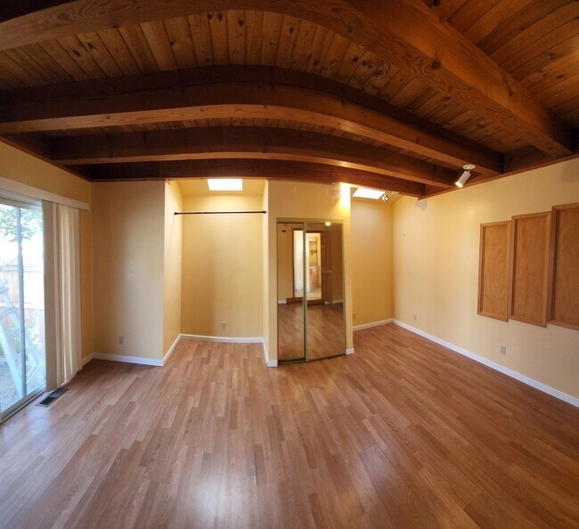 Building Photo - 5 Bedroom 3 Bath close to Poly, hiking and shopping!!