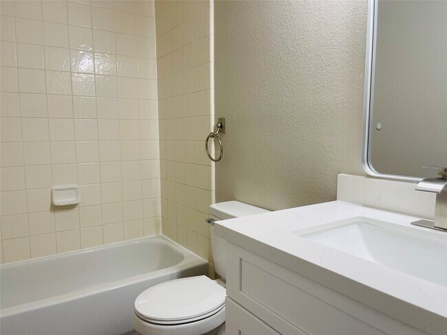 Building Photo - 2111 Castle Gardens Ln