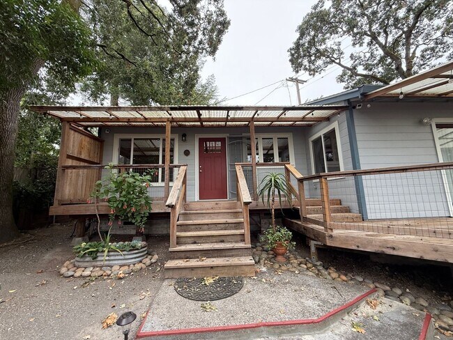 Building Photo - 3 Bedroom/ 2 bathroom Home in Cotati