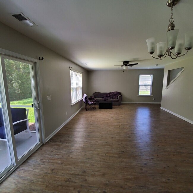 Building Photo - 121 Tupelo Way