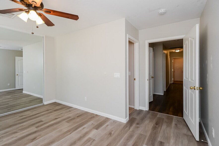 Building Photo - 2436 E Olivine Rd