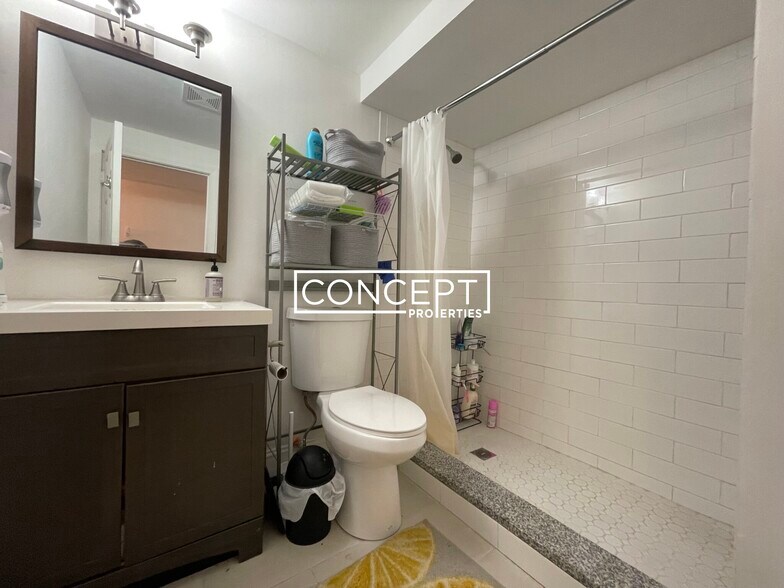 Building Photo - 168 Northampton St