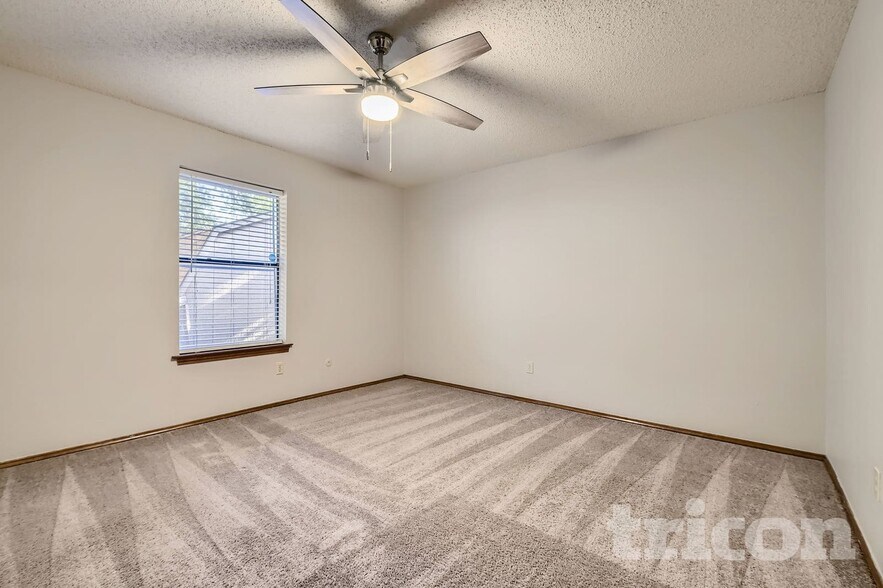 Building Photo - 736 Highland Crest Dr