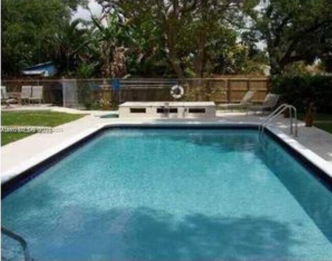 Building Photo - 805 SW 30th St