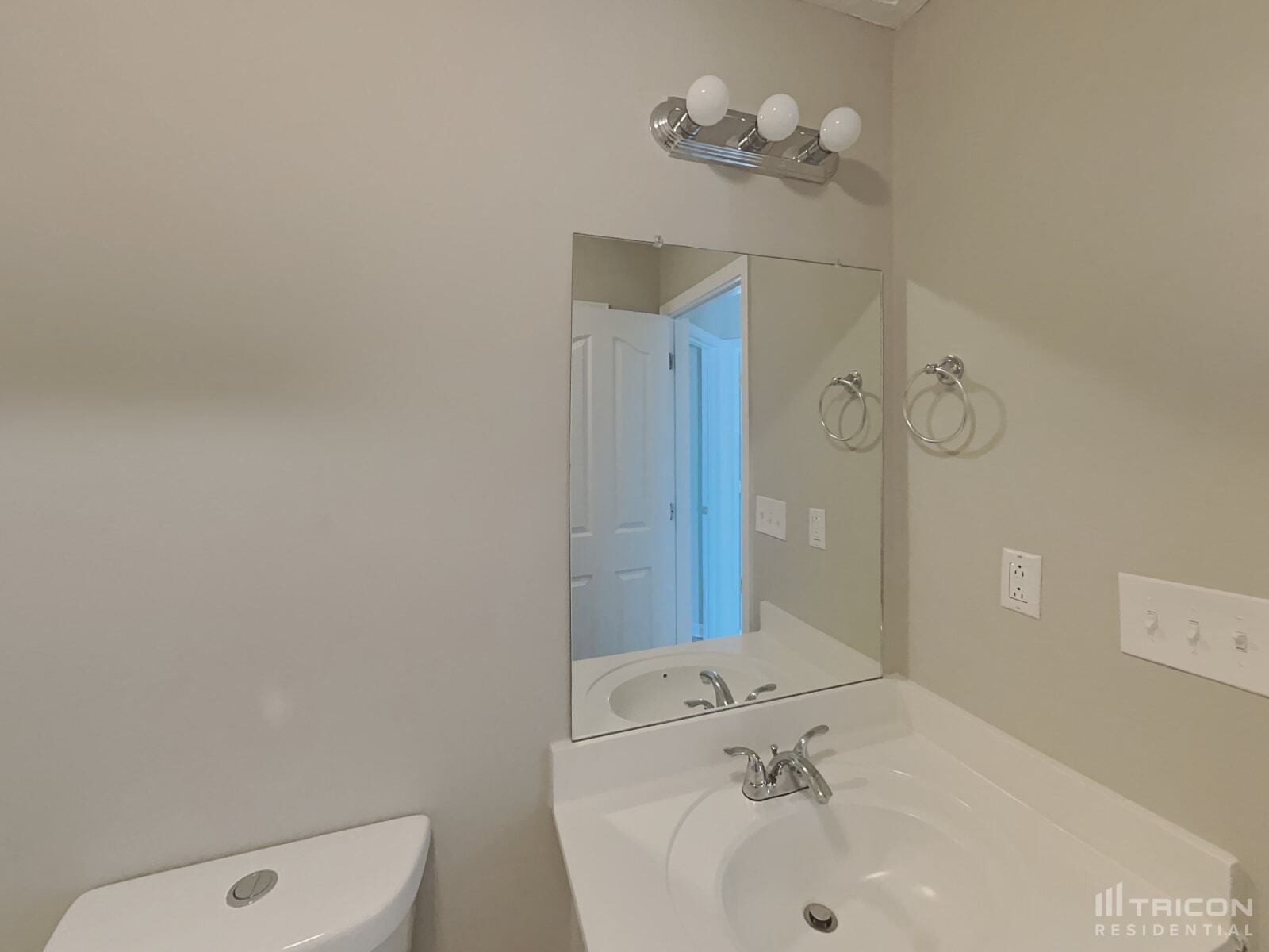 Building Photo - 3641 Aurora Dr
