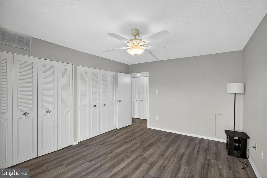 bedroom and closets - 1300 Army Navy Dr
