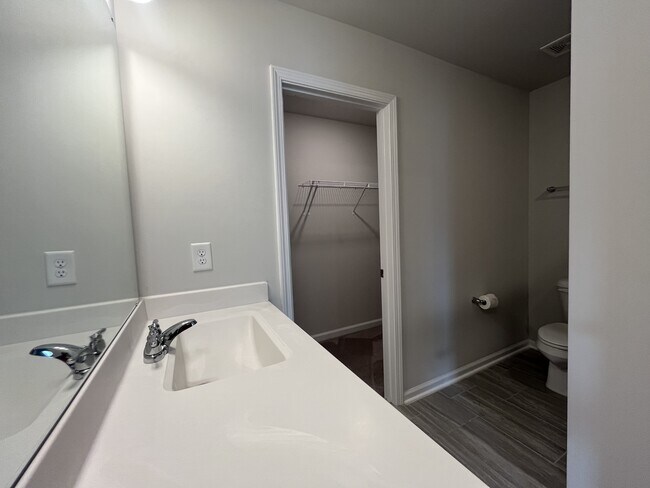 Building Photo - 2527 Laurel Valley Way