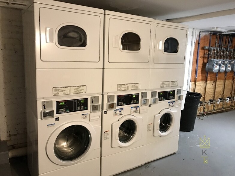 Building Photo - 672 Washington St