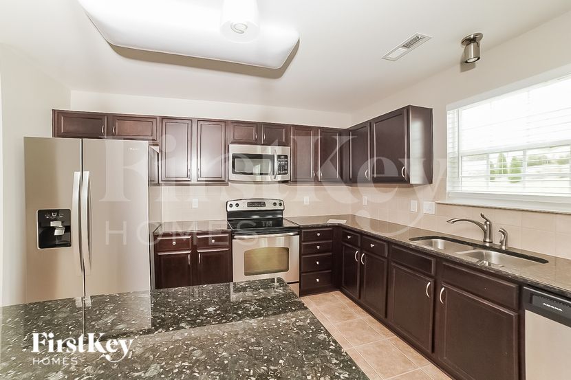 Building Photo - 5720 Misty Hill Cir