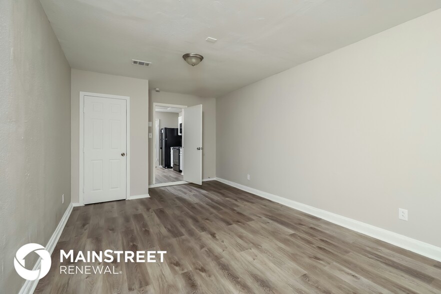 Building Photo - 3701 Candlebluff Dr