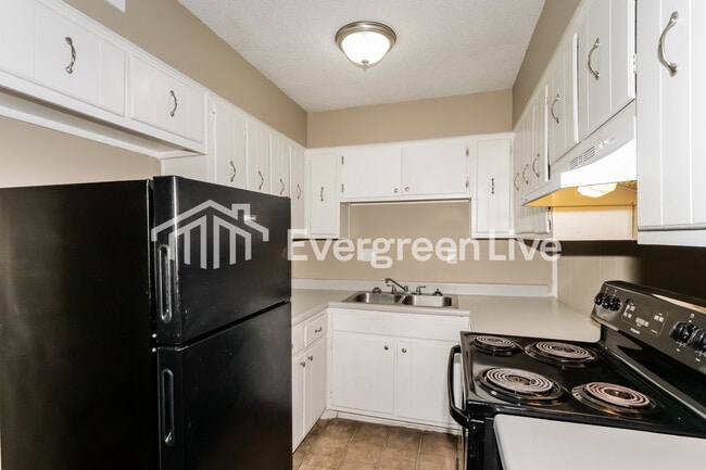 Building Photo - 3072 Morning View Dr