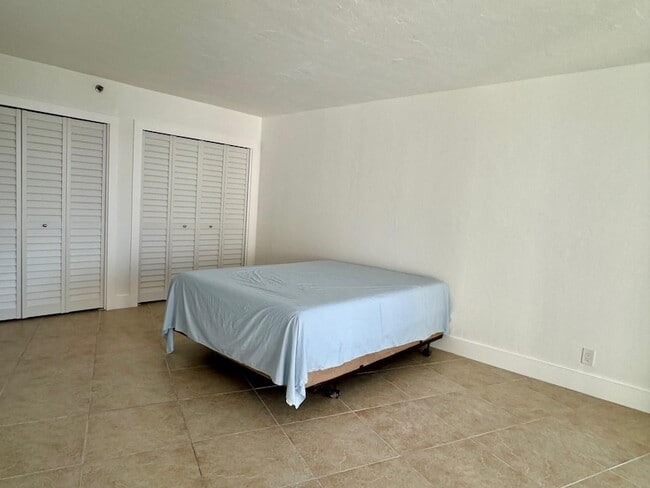 Building Photo - 3095 N Course Dr