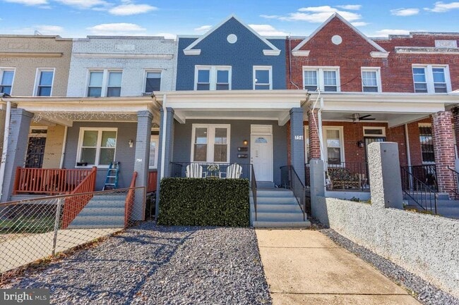 Building Photo - 756 19th St NE