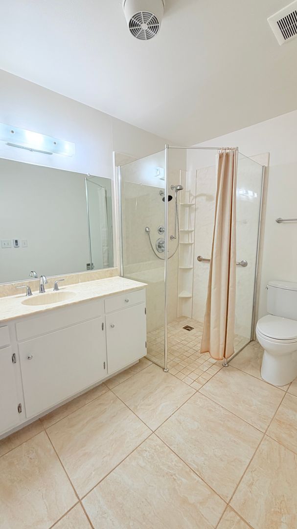 Building Photo - 2133 Santa Clara Ave