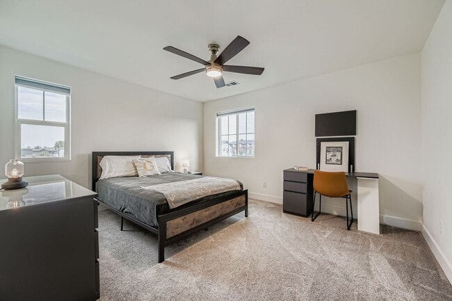 Building Photo - $1500 Move in incentive! Gorgeous contempo...