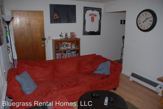 Building Photo - 2 br, 1 bath Apartment - 1348 Royalty Court