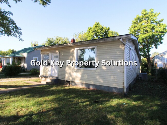 Building Photo - Cute 2 BR 1 BA House with Enclosed Porch a...