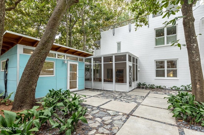 Building Photo - 2979 S County Hwy 395